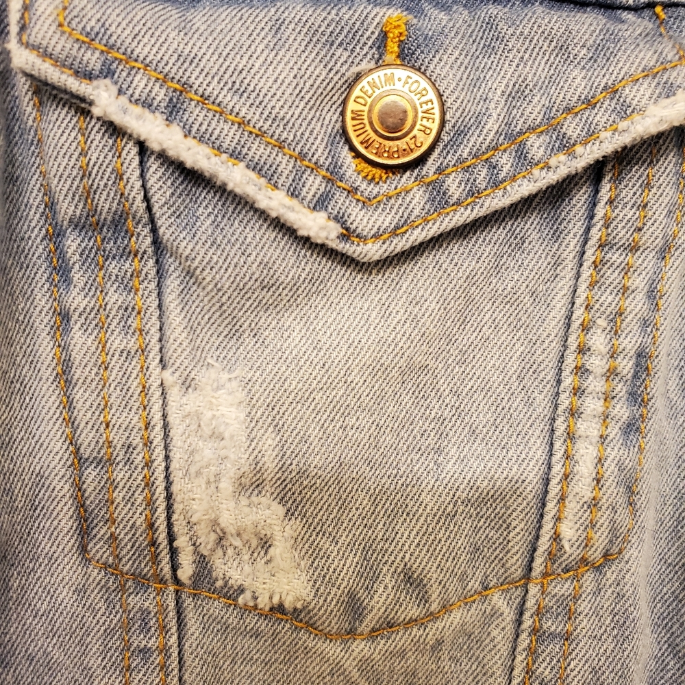 Jean Jacket 🥳 - Picture 10 of 11